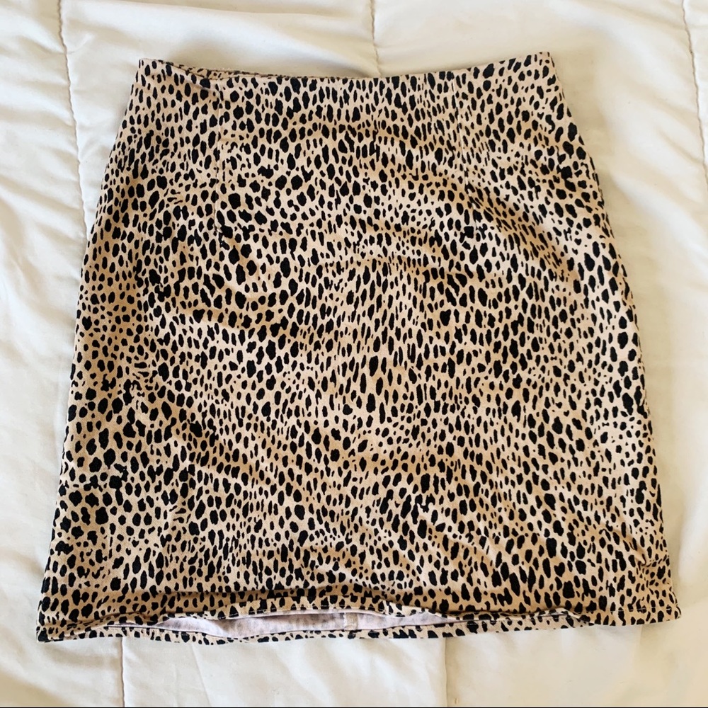 BRANDY MELVILLE CHEETAH PRINT MINI SKIRT